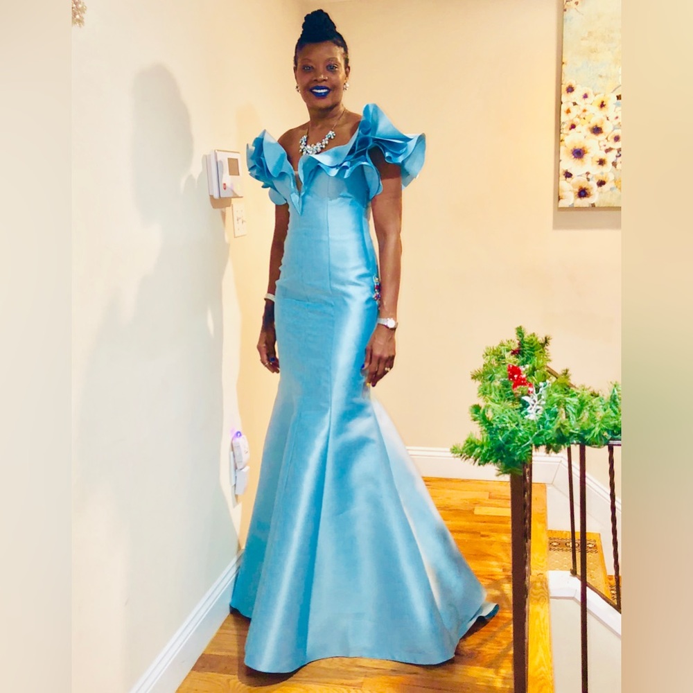 Dress - Picture 7 of 7